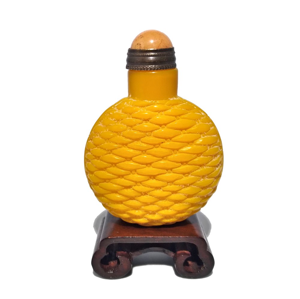 CHINESE CARVED YELLOW PEKING GLASS SNUFF BOTTLE BASKETWEAVE PATTERN (1 of 7)