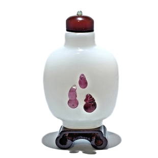 FINE CHINESE SNUFF BOTTLE EMBELISHED WITH TOURMALINE: THE EXQUISITE AND RARE BOTTLE IS MADE OF WHITE MILK GLASS, EMBELISHED WITH NATURAL FINE TOURMALINE CARVINGS OF GOURDS. THE STOPPER IS OF AGATE. THE BOTTLE IS RARE AND BREATHTAKING IN IT'S DELICACY. TH