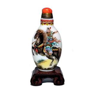 FINE CHINESE ENAMEL GLASS SNUFF BOTTLE GENERAL ON HORSE QIANLONG MARK: THE EXQUISITELY ENAMELED CHINESE SNUFF BOTTLE FEATURES A SIGNED IMAGE OF A GENERAL ON HIS HORSE IN FULL BATTLE ACTION. THE BACK IS ENAMELED WITH A SCROLL TELLING THE STORY OF THE GENERAL. THE BOTTLE