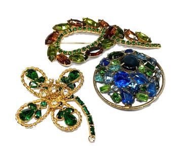 3 BEAUTIFUL MID-CENTURY VINTAGE PRONG SET RHINESTONE BROOCHES: THIS BEAUTIFUL LOT INCLUDES 3 LARGE MID CENTURY PRONG SET BROOCHES,2" DIAMETER, 2.75", 3.5". WE PROVIDE IN-HOUSE SHIPPING.