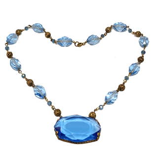 VINTAGE ART DECO 1930S NECKLACE CZECHOSLOVAKIA GLASS: THE STUNNING NECKLACE MEASURES 18" AROUND. THE CLASP IS MARKED CZECHOSLOVAKIA. WE PROVIDE IN-HOUSE SHIPPING FOR YOUR CONVENIENCE.