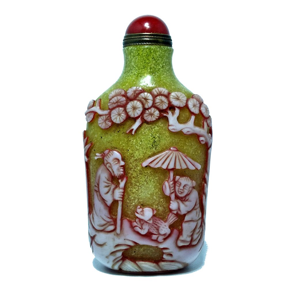 BEAUTIFUL CHINESE SNUFF BOTTLE ELDER DOG BOY QIANLONG SEAL: THE CHINESE CARVED SNUFF BOTTLE DEPICTS A DETAILED SCENES INCLUDING AN ELDER, HIS YOUNG ATTENDANT AND A DOG. THIS IS A VERY DETAILED CARVING. IT BEARS A QIANLONG DATE SEAL. THE CARVED LAYERS OF WHITEA