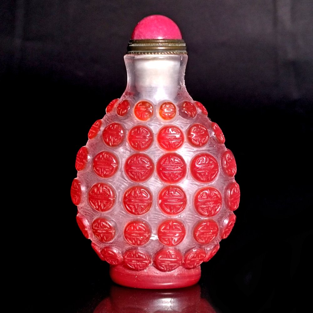 BEAUTIFUL CHINESE RED PEKING GLASS SNUFF BOTTLE SHOU SYMBOL (1 of 7)
