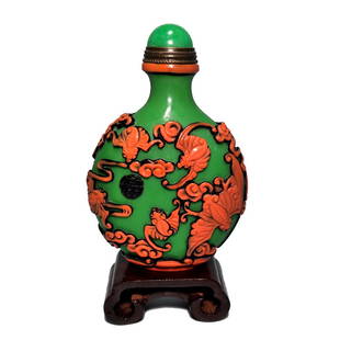 FINE CHINESE PEKING GLASS SNUFF BOTTLE BATS CLOUDS QIANLONG SEAL: THIS EXQUISITE CHINESE SNUFF BOTTLE FEATURES ON BOTH SIDES BATS AND CLOUDS. THE BOTTLE IS 3 INCHES TALL AND BEARS THE QIANLONG SEAL. STANDS ARE FOR DISPLAY ONLY, NOT INCLUDED UNLESS OTHERWISE STATED.