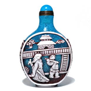 BEAUTIFUL CHINESE CARVED PEKING GLASS SNUFF BOTTLE SHOULAO: THE INTRICATELY CARVED CHINESE SNUFF BOTTLE IN THREE LAYERS OF GLASS, FEATURING SCENES OF SHOULAO WITH HIS COMPANION IN TWO DIFFERENT LANDSCAPES. THE BOTTLE IS 3.3 INCHES TALL. STANDS ARE FOR DISPLAY