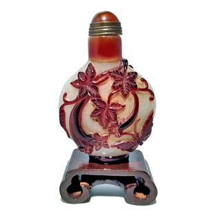BEAUTIFUL CHINESE PEKING GLASS SNUFF BOTTLE GOURD CRICKET BUTTERFLY: THE FINELY CARVED CHINESE SNUFF BOTTLE FEATURES A CRICKET OVER A GOURD, FLOWERS AND A BUTTERFLY, IN BROWN OVER A SNOWSTORM BACKGROUND. THE FOOT IS A WELL CARVED OVAL. IT IS 3.1 INCHES TALL AND THE STO