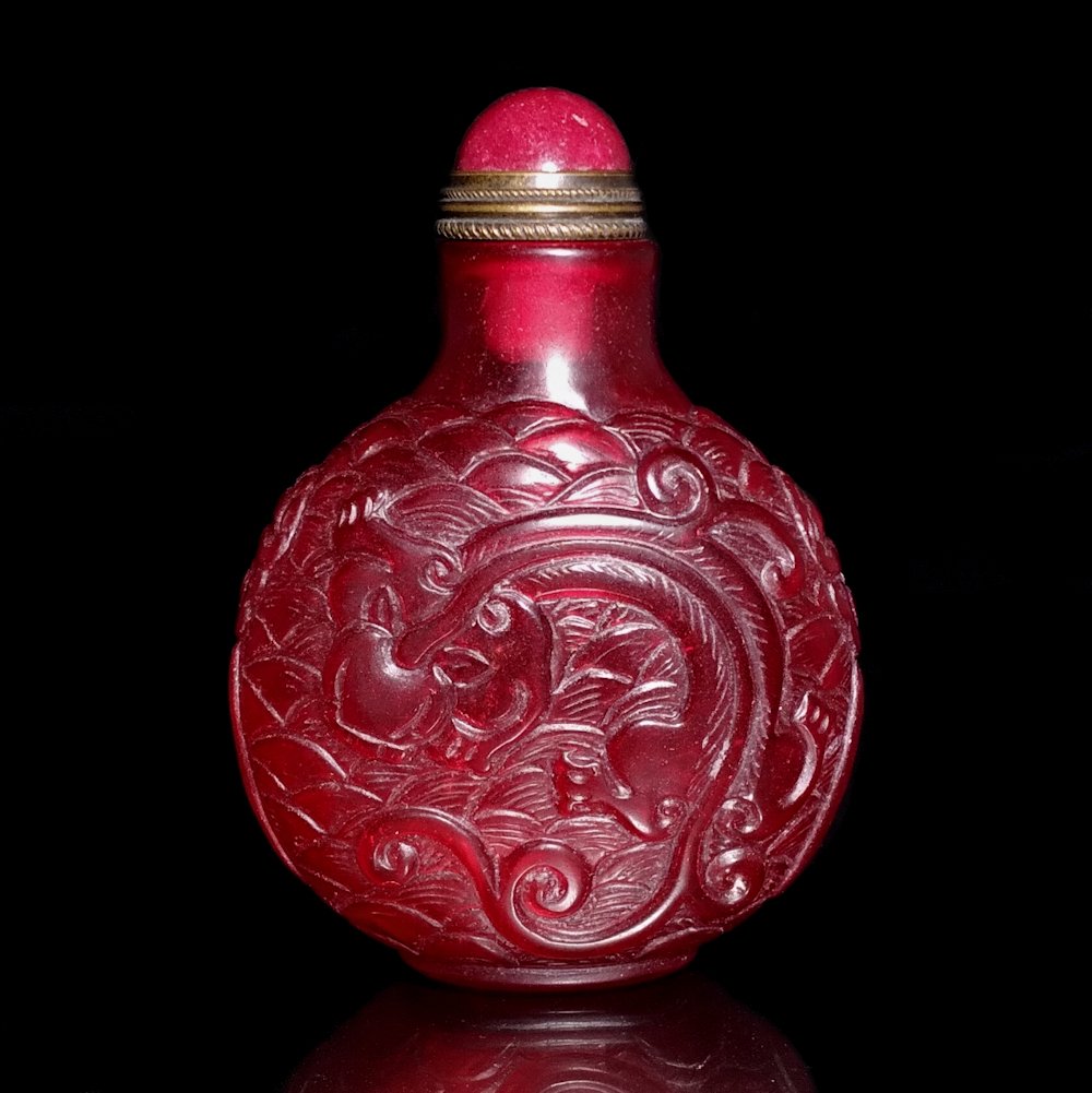ANTIQUE CHINESE CARVED PEKING GLASS SNUFF BOTTLE RUBY RED CHI DRAGONS 19C (1 of 8)