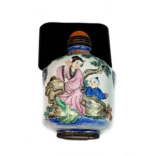 EXQUISITE CHINESE SNUFF BOTTLE ENAMEL ON COPPER PEOPLE QIANLONG MARK: THE BEAUTIFULLY CHINESE ENAMELED SNUFF BOTTLE IS 2.75 INCHES TALL. IT BEARS A QIANLONG MARK. STANDS ARE FOR DISPLAY ONLY, NOT INCLUDED UNLESS OTHERWISE STATED. PROPERTY OF A FLORIDA COLLECTOR. WE