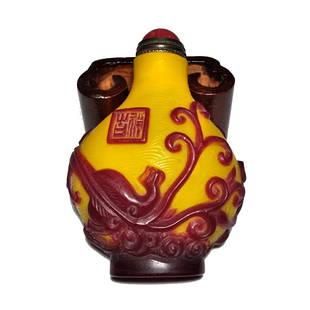 FINE CHINESE PEKING GLASS SNUFF BOTTLE KYLIN SIGNED: THE FINE CHINESE SNUFF BOTTLE IS CARVED IN 2 COLORS WITH FINE DETAIL FEATURING 2 KYLINS AND THE ARTIST SIGNATURE. THE BOTTLE HAS A WELL DEFINED FOOT. IT IS 2.25 INCHES TALL. STANDS ARE FOR DISPLAY