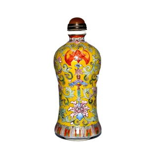 ELEGANT CHINESE FAMILLE ROSE PORCELAIN SNUFF BOTTLE QIANLONG MARK: THE FINELY ENAMELED BOTTLE FEATURES A FAMILLE ROSE PATTERN WITH GREAT DETAIL, ON YELLOW GROUND.THE BOTTLE IS ALSO DECORATED IN BLUE UNDER GLAZE AROUND THE FOOT. QIANLONG DATE MARK. IT IS 3 INCHES