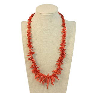 A SUPERB NATURAL ANTIQUE CORAL NECKLACE 19" 44gr: THIS LOT FEATURES A SUPERB ANTIQUE NATURAL CORAL NECKLACE. THE NECKLACE SIZE IS 19 INCHES LONG AND WITH A WEIGHT OF 44gr. PROPERTY OF A FLORIDA COLLECTOR. WE PROVIDE IN-HOUSE SHIPPING.