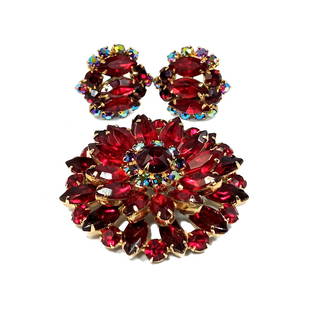 WONDERFIUL VINTAGE JULIANA LOT OF BROOCH AND EARRINGS PRONG SET RHINESTONES: THE BEAUTIFUL LOT FEATURES 2 PIECES ATTRIBUTED TO JULIANA. A LARGE FABULOUS BROOCH SIZE 2.25" IN DIAMETER AND A BEAUTIFUL PAIR OF EARRINGS. PROPERTY OF A FLORIDA COLLECTOR. WE PROVIDE IN-HOUSE