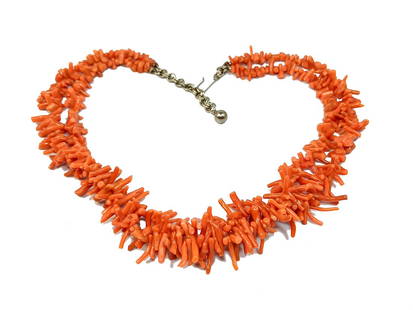 A  BEAUTIFUL CORAL NECKLACE 2 STRAND 16" 43gr: THIS LOT INCLUDES A SUPERB CORAL NECKLACE 2 STRANDS, SIZE 16" WITH EXTENSION AND A WEIGHT OF 43gr. PROPERTY OF A FLORIDA COLLECTOR. WE PROVIDE IN-HOUSE SHIPPING.