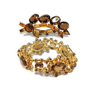 LOT OF MID CENTURY VINTAGE BRACELET AND BROOCH JULIANA: OFFERED HERE IS A HIGH END LOT OF A BRACELET AND BROOCH, BOTH LARGE AND IMPRESSIVE WITH GREAT STONES IN TOPAZ COLORS. ATTRIBUTED TO JULIANA. THE BRACELET IS 7.5" LONG. THE BROOCH IS 3.25" LONG. WHAT