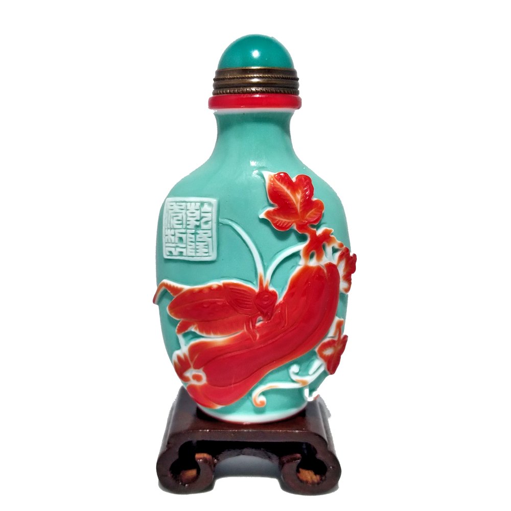 CHINESE SNUFF BOTTLE PEKING GLASS 3 LAYERS CRIKET QIANLONG SEAL (1 of 8)