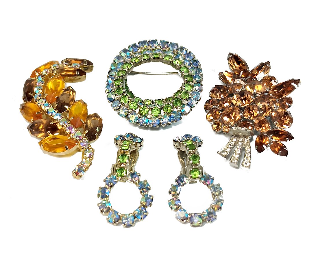 A BEAUTIFUL LOT OF 3 VINTAGE PRONG SET RHINESTONE  BROOCHES (1 of 4)