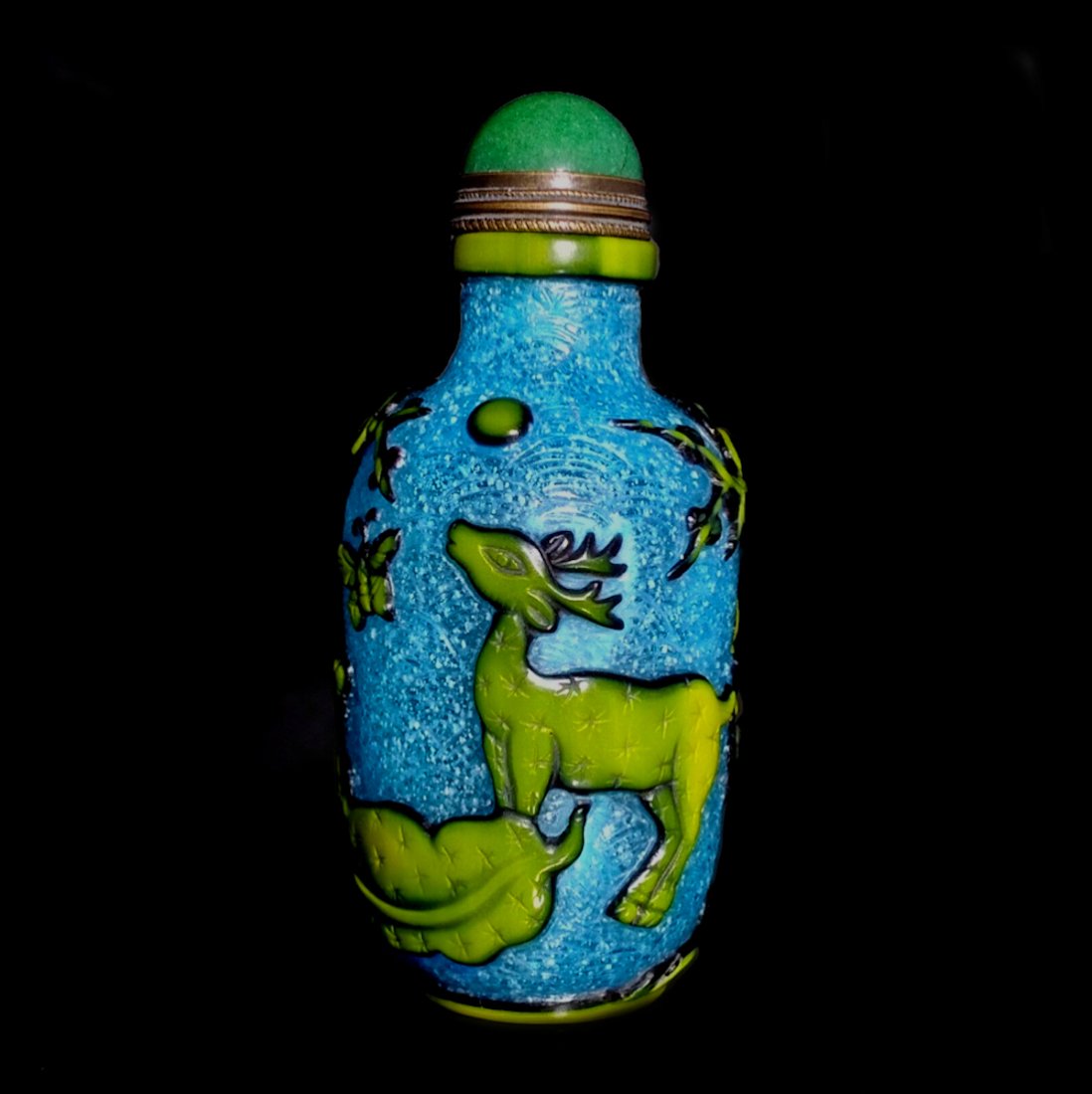CHINESE PEKING GLASS SNUFF BOTTLE DEER PINE BUTTERFLIES QIANLONG: THE EXCELLENT CHINESE SNUFF BOTTLE OF THREE LAYERS OF GLASS, DEPICTS DEER, PINE TREES, BUTTERFLIES AND MUCH OTHER DETAILS, AND IT BEARS A QIANLONG ON THE BOTTOM. THE BOTTLE IS 3.1 INCHES TALL. IT ISET
