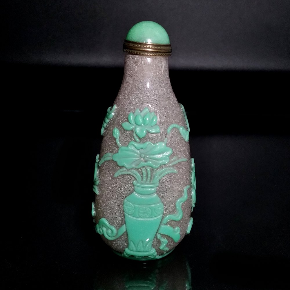 CHINESE SNUFF BOTTLE PEKING GLASS IMMORTAL OBJECTS QIANLONG SEAL (1 of 8)