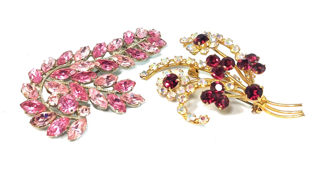 2 SIGNED AUSTRIA BROOCHES PRONG SET VINTAGE RHINESTONE (1 of 5)
