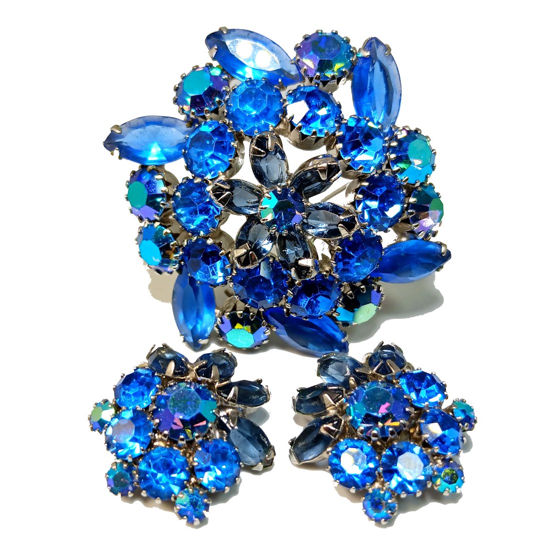 A FABULOUS VINTAGE BLUE DESIGNER WEISS RHINESTONE BROOCH AND EARRINGS (1 of 4)