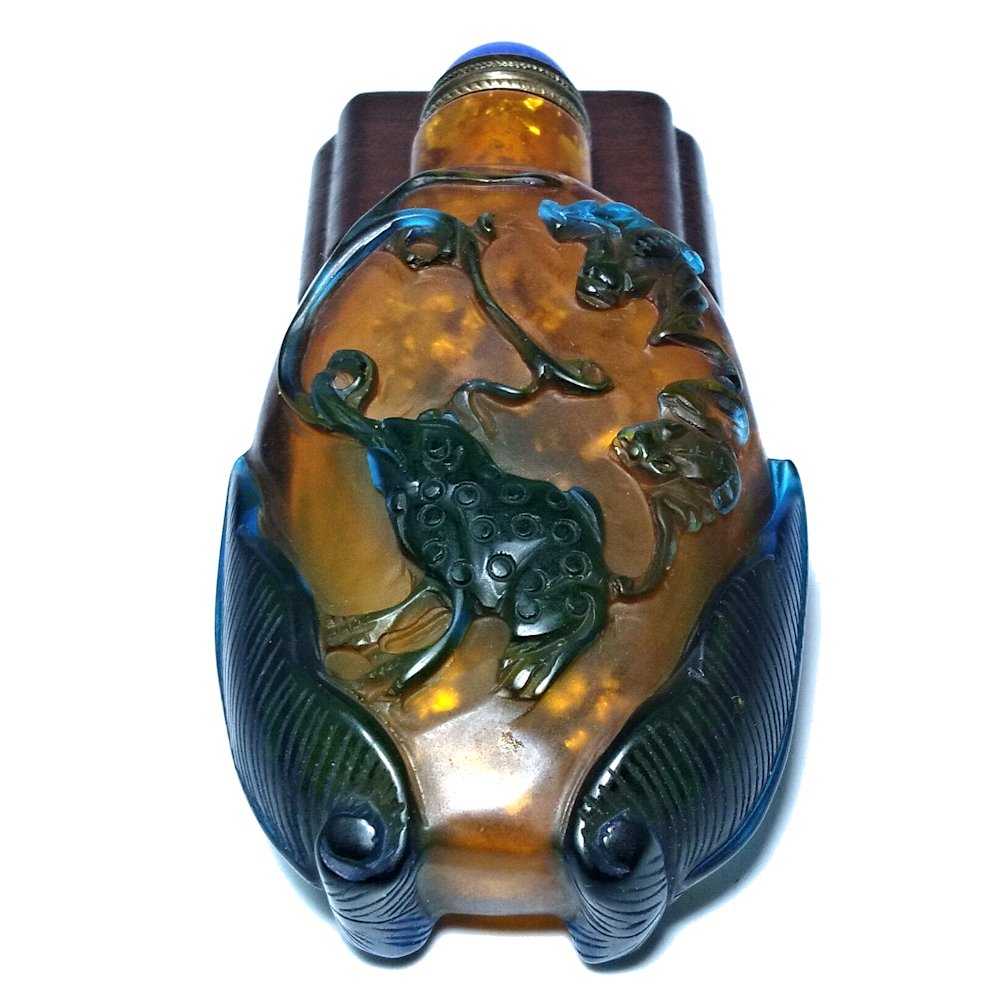 SUPERB CHINESE FOOTED PEKING GLASS SNUFF BOTTLE 3 LEGGED TOAD (1 of 8)
