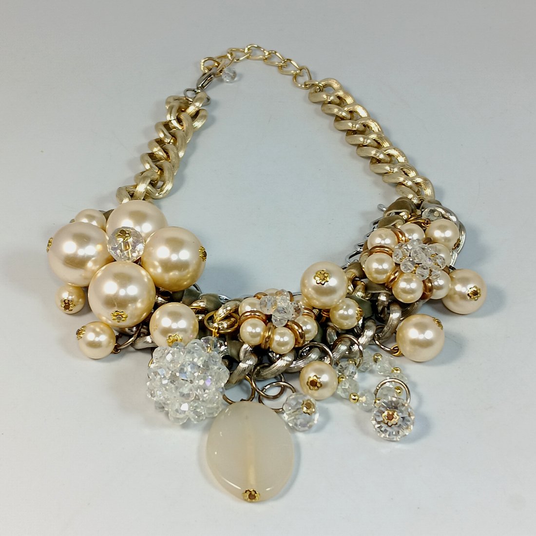 A MASSIVE BIB STATEMENT NECKLACE FAUX PEARLS AGATE CRYSTAL (1 of 3)