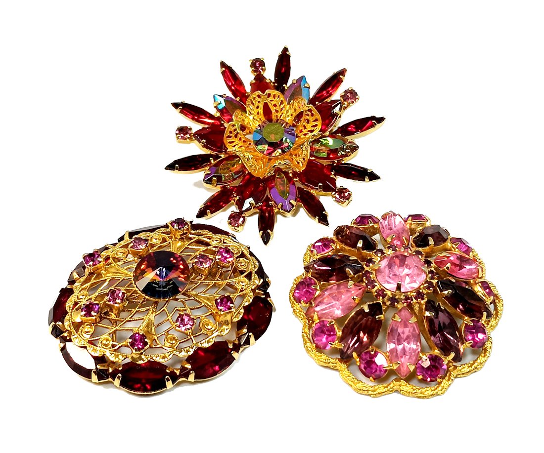 A FABULOUS VINTAGE LOT OF 3 BROOCHES COSTUME JEWELRY WEISS RHINESTONES IN PRONGS (1 of 6)