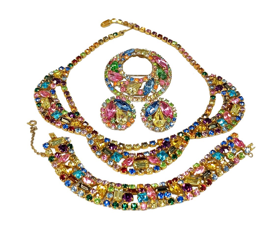 A MID-CENTURY VINTAGE RHINESTONE WEISS SIGNED DESIGNER PARURE (1 of 3)