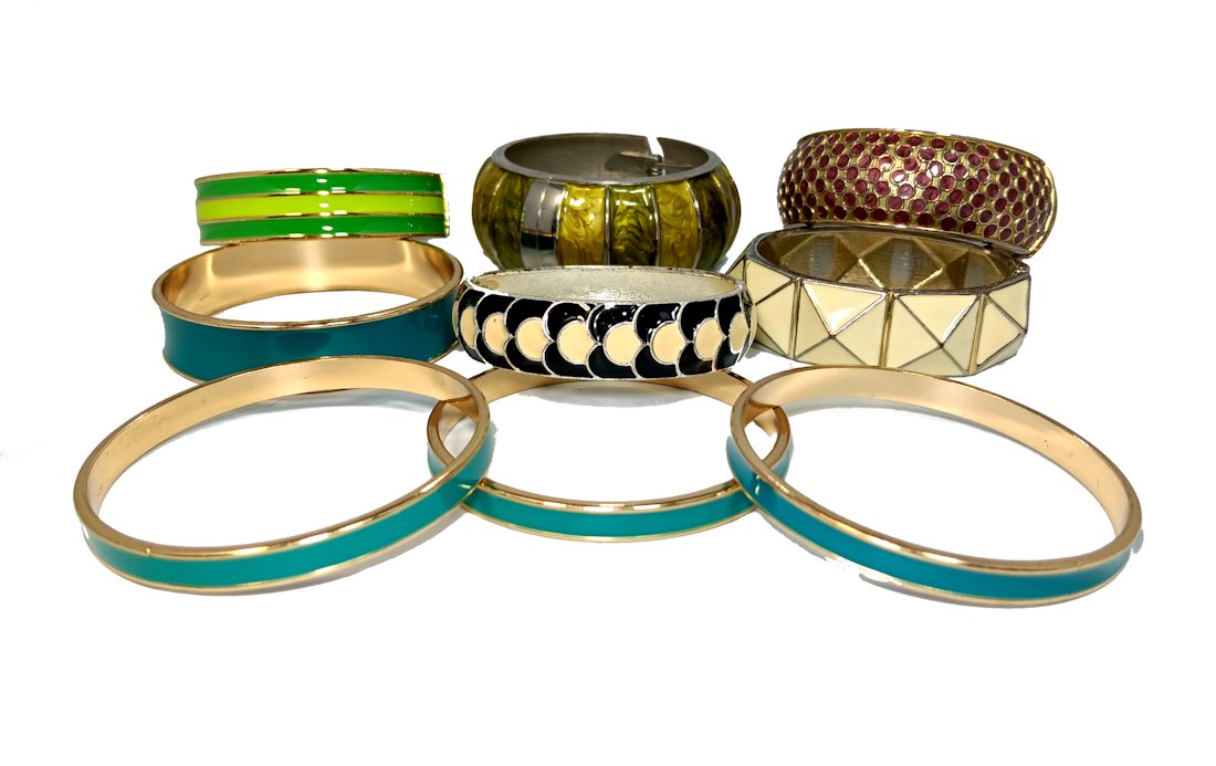 BEAUTIFUL LOT OF 9 ENAMEL BANGLES BEACELETS COSTUME JEWELRY (1 of 3)