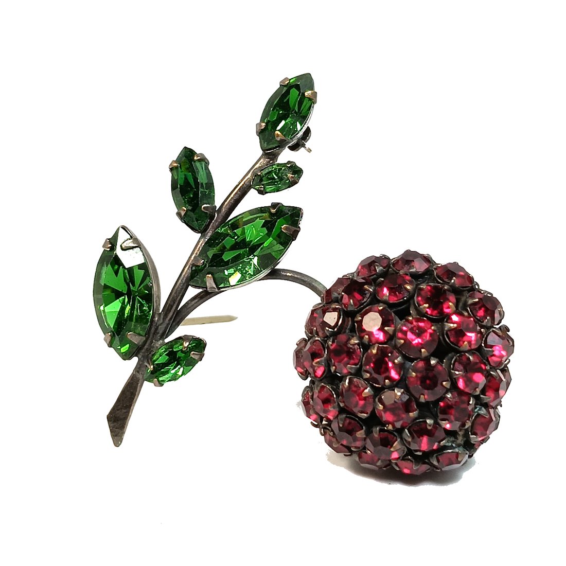 A SIGNED SCHREINER NEW YORK VINTAGE BROOCH MID CENTURY RHINESTONES PRONG SET: THIS IS AN EXQUISITE SIGNED SCHREINER NEW YORK CHERRY BROOCH. THE BROOCH IS 1.75 INCHES LONG BY 1.75 INCHES WIDE. PROPERTY OF A FLORIDA COLLECTOR. WE COMBINE/PROVIDE IN-HOUSE SHIPPING.
