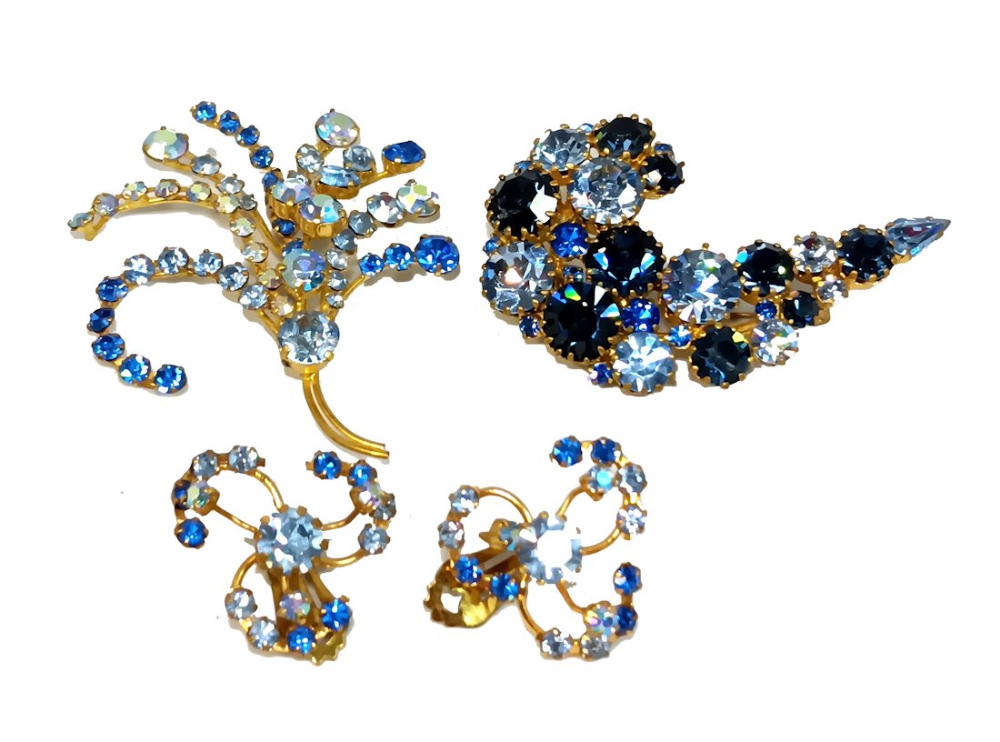 VINTAGE RHINESTONE LOT OF 2 AUSTRIA BROOCHES AND EARRINGS BLUES AND AB (1 of 4)