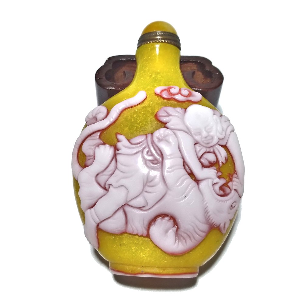 FINE CHINESE PEKING GLASS SNUFF BOTTLE LOUHAN TAMING TIGER: THE FINE CHINESE SNUFF BOTTLE IS CARVED IN RED AND WHITE LAYERS OVER YELLOW GLASS. THERE IS SO MUCH MOVEMENT IN THE IMAGE OF THE LUOHAN TAMING THE TIGER. THE DETAIL ON THE OTHER SIDE FEATURESAN INSCRI