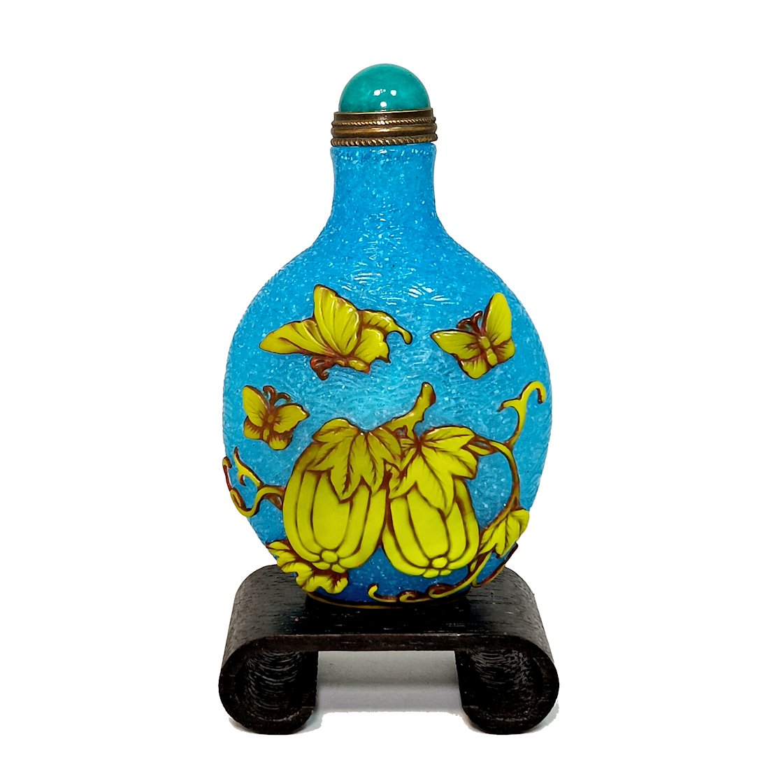 CHINESE PEKING GLASS SNUFF BOTTLE BUTTERFLIES GOURD GRAPES: THE SUPERB CHINESE SNUFF BOTTLE DEPICTS BUTTERFLIES, GOURDS AND GRAPES, CARVED IN 3 LAYERS OF GLASS. THE BOTTLE IS 3.1" TALL. PROVENANCE: PRIVATE FLORIDA COLLECTION. WE PROVIDE IN-HOUSE SHIPPING FOR Y