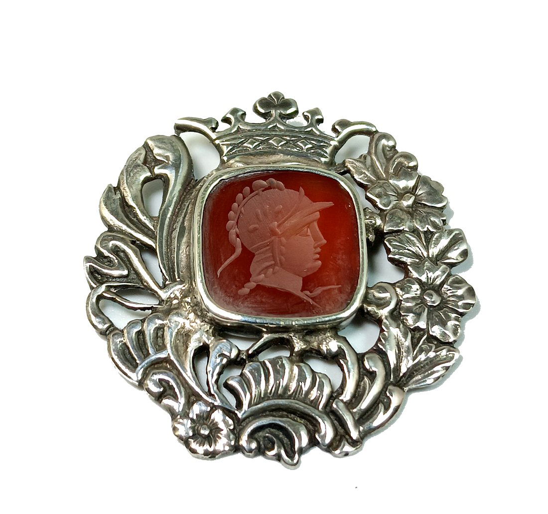 AN EXQUISITELY CARVED CARNELIAN INTAGLIO CAMEO STERLING SILVER BROOCH (1 of 3)