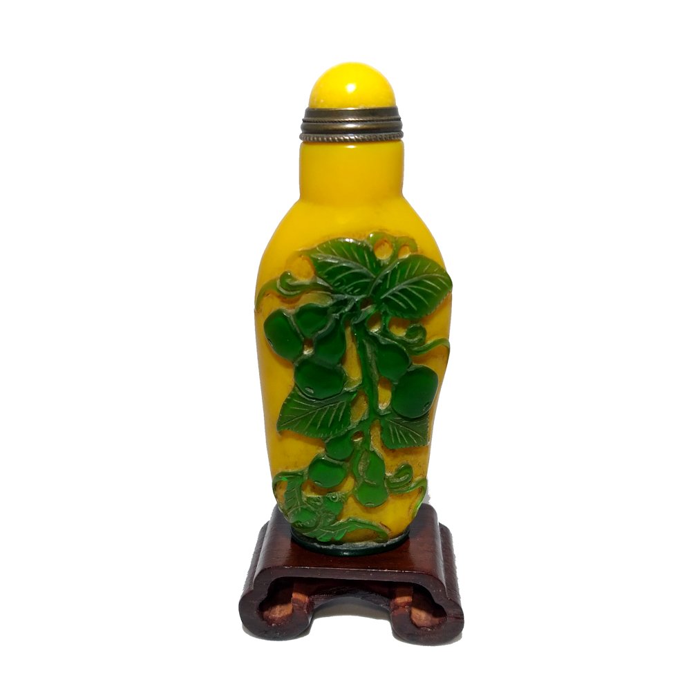 CHINESE PEKING GLASS SNUFF BOTTLE IMPERIAL YELLOW (1 of 8)