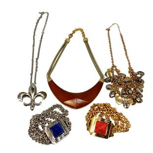 COSTUME JEWELRY LOT VINCE CAMUTO NECKLACES BRACELETS: THIS LOT FEATURES 3 NECKLACES AND 2 BRACELETS BY DESIGNER VINCE CAMUTO. NECKLACES SIZE BETWEEN 15" AND 20 INCHES, BRACELETS SIZE 2.25 INCHES IN DIAMETER EACH. PROPERTY OF A FLORIDA COLLECTOR. WE COMBI