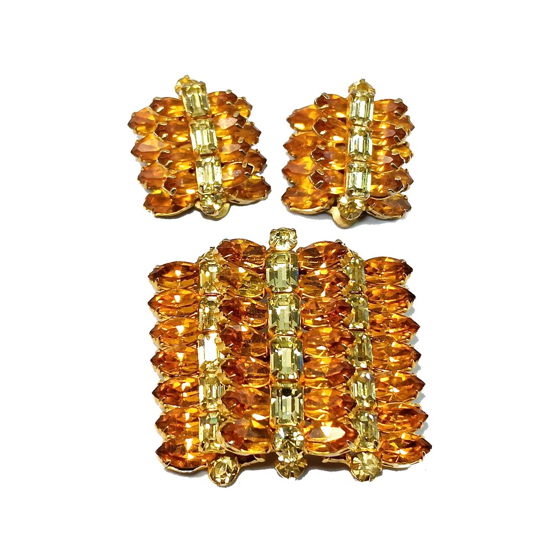 A  VINTAGE RHINESTONE SIGNED KRAMER  SET BROOCH AND EARRINGS (1 of 4)