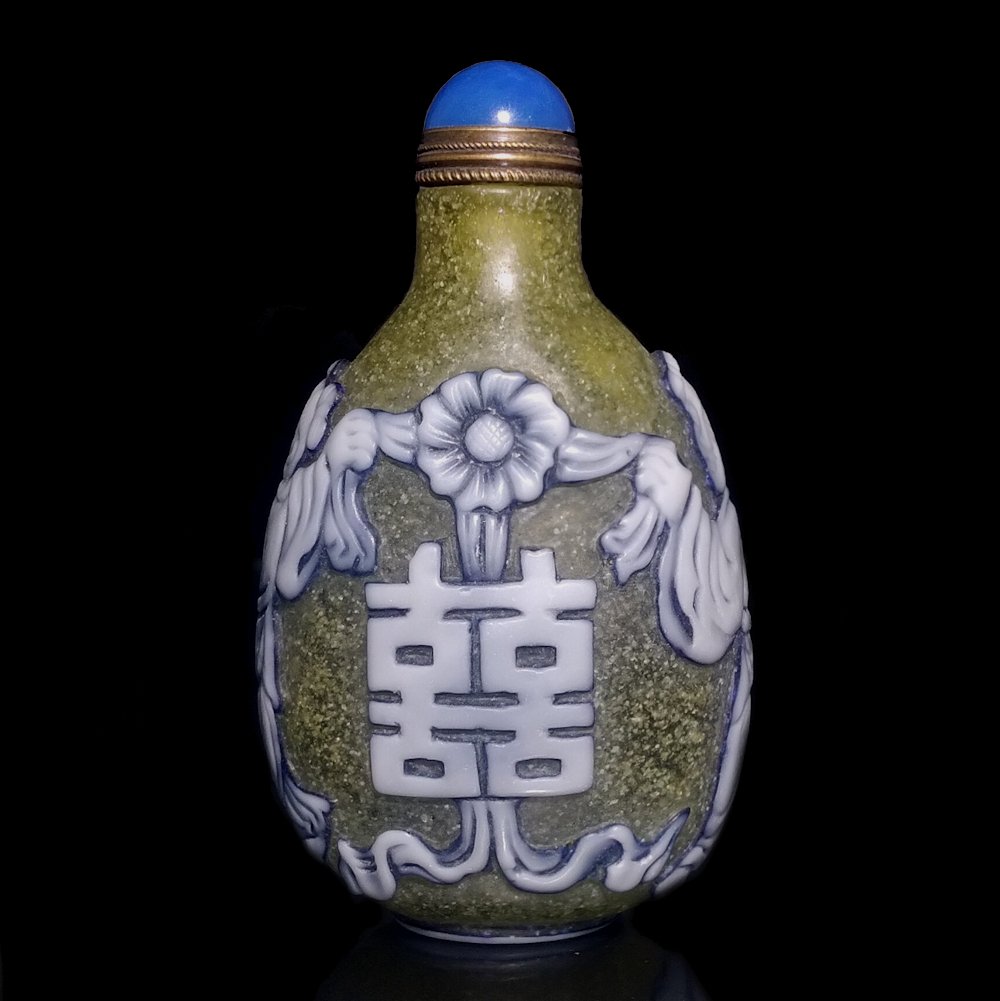SUPERB CHINESE PEKING GLASS SNUFF BOTTLE BOYS HAPPINESS SHOU SYMBOL: THE SUPERB CHINESE SNUFF BOTTLE IS CARVED IN THREE LAYERS OF COLOR. IT FEATURES BOYS AND THE SHOU SYMBOL. THE BOTTLE IT 3.1 INCHES TALL. STANDS ARE FOR DISPLAY ONLY, NOT INCLUDED UNLESS OTHERWISE STAT