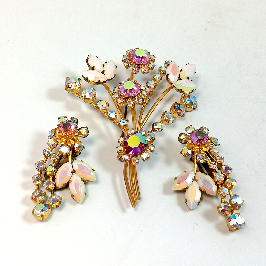 VINTAGE RHINESTONE BROOCH AND EARRINGS SET MADE IN AUSTRIA (1 of 2)