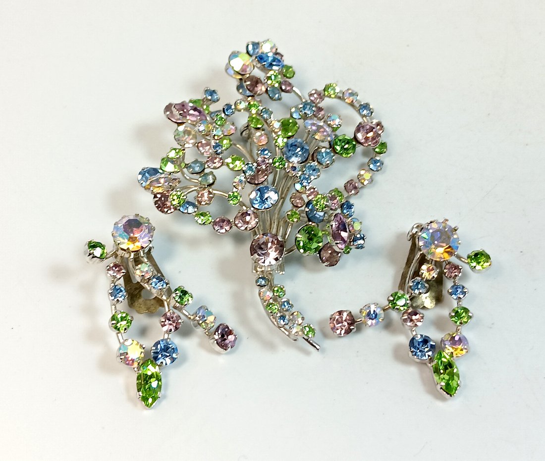 VINTAGE RHINESTONE BROOCH AND EARRINGS SET AUSTRIAN (1 of 3)