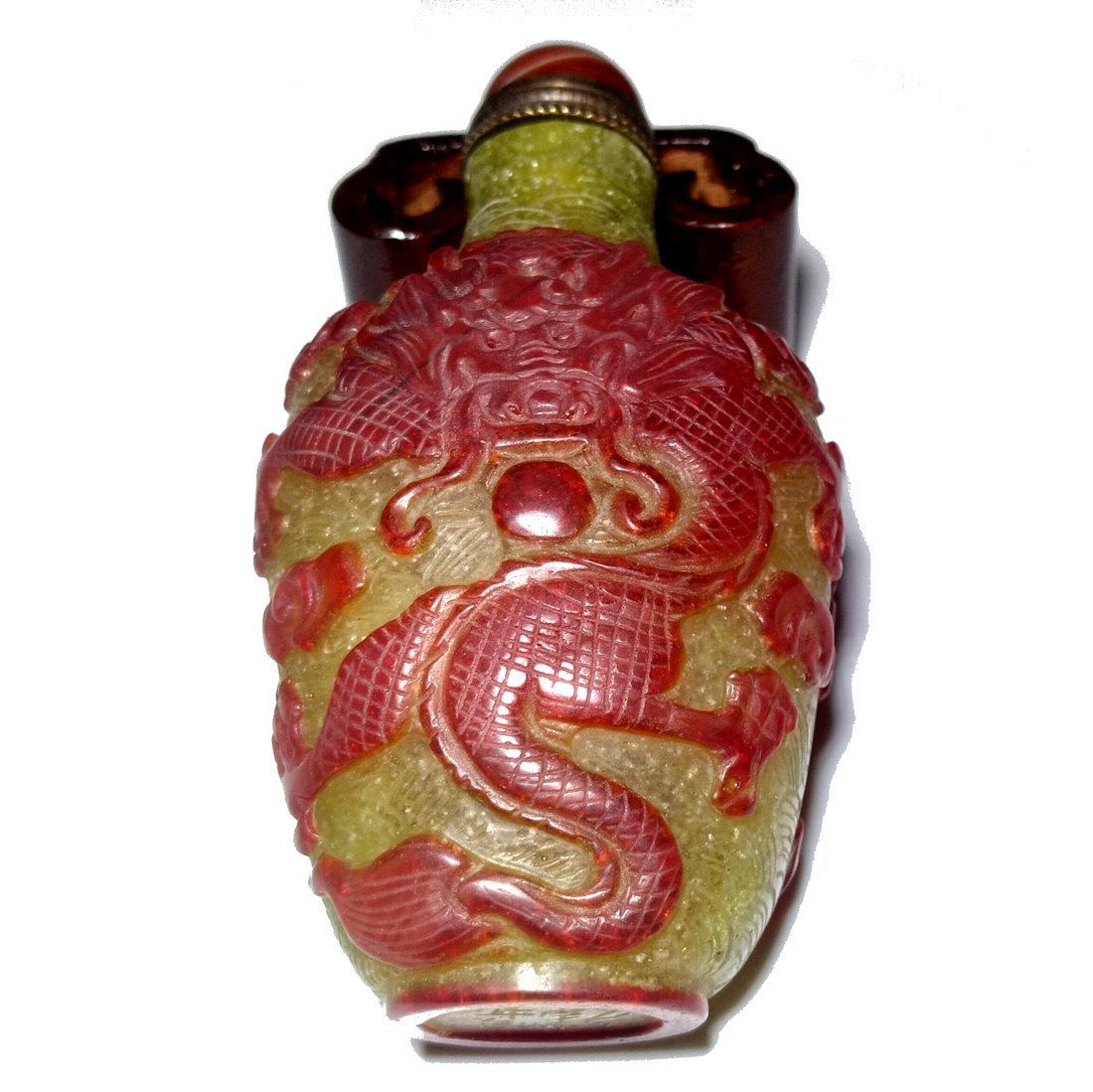 BEAUTIFUL CHINESE PEKING GLASS SNUFF BOTTLE RED DRAGON 4 CLAWS: THE BEAUTIFUL CHINESE SNUFF BOTTLE DEPICTS A FABULOUS DRAGON CHASING THE PEARL OF WISDOM. THE TOP CARVED LAYER IS RED. THE BASE LAYER IS BUBBLE INFUSED LIME GREEN GLASS. IT IS ENGRAVED WITH AWAVE PATT