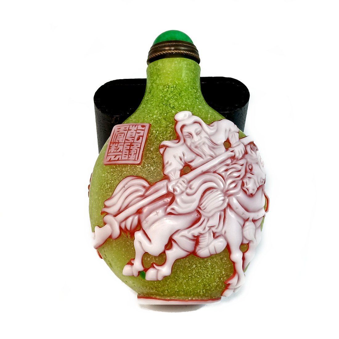 FINE CHINESE PEKING GLASS SNUFF BOTTLE WARRIOR ON HORSE QIANLONG SEAL: THE FINE CHINESE PEKING GLASS SNUFF BOTTLE IS WELL CARVED IN WHITE ON A GREEN BUBBLE INFUSED GLASS. IT DEPICTS A WARRIOR ON HIS HORESE ON BOTH SIDES, ALSO A QIANLONG SEAL AND THE ARTIST SIGNATURE. IT 