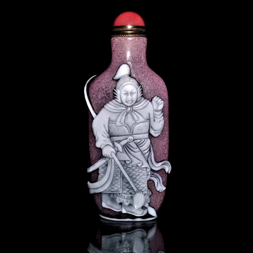 EXQUISITE CHINESE PEKING GLASS SNUFF BOTTLE LADY WARRIOR (1 of 8)