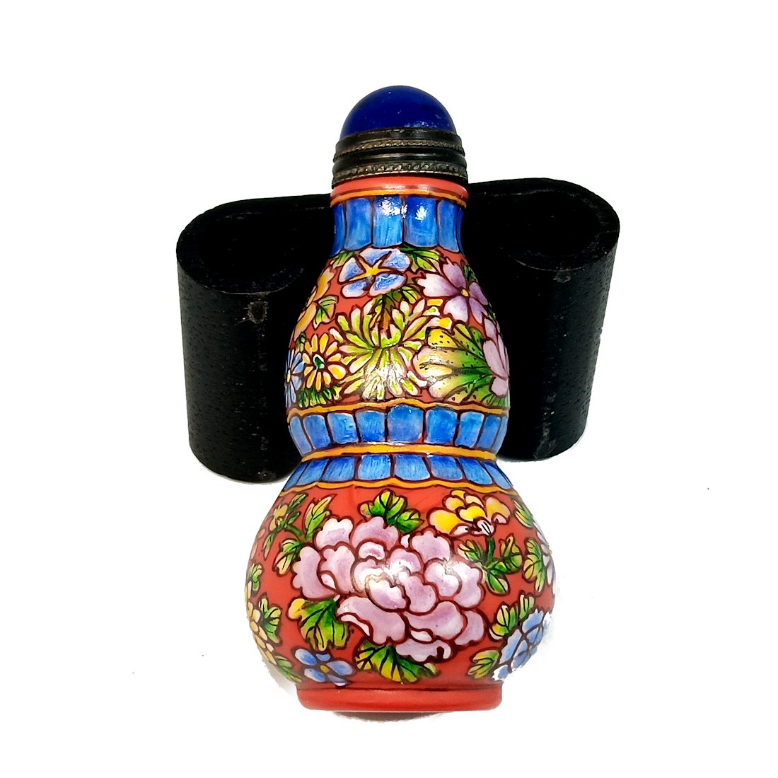 FABULOUS CHINESE ENAMEL ON GLASS FLORAL PATTERN QIANLONG MARK: THE FABULOUS CHINESE PEKING GLASS SNUFF BOTTLE FEATURES PEONIES ALL AROUND. THE BOTTLE IS 2.6 INCHES TALL AND BEARS THE QIANLONG MARK. STANDS ARE FOR DISPLAY ONLY, NOT INCLUDED UNLESS OTHERWISE STATED