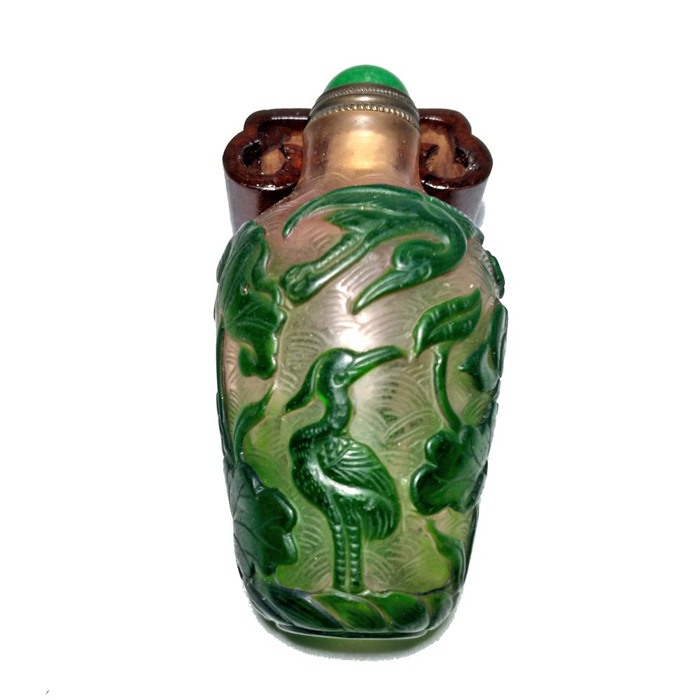 BEAUTIFUL CHINESE CARVED PEKING GLASS SNUFF BOTTLE LOTUS CARP STORKS QIANLONG SEAL (1 of 8)