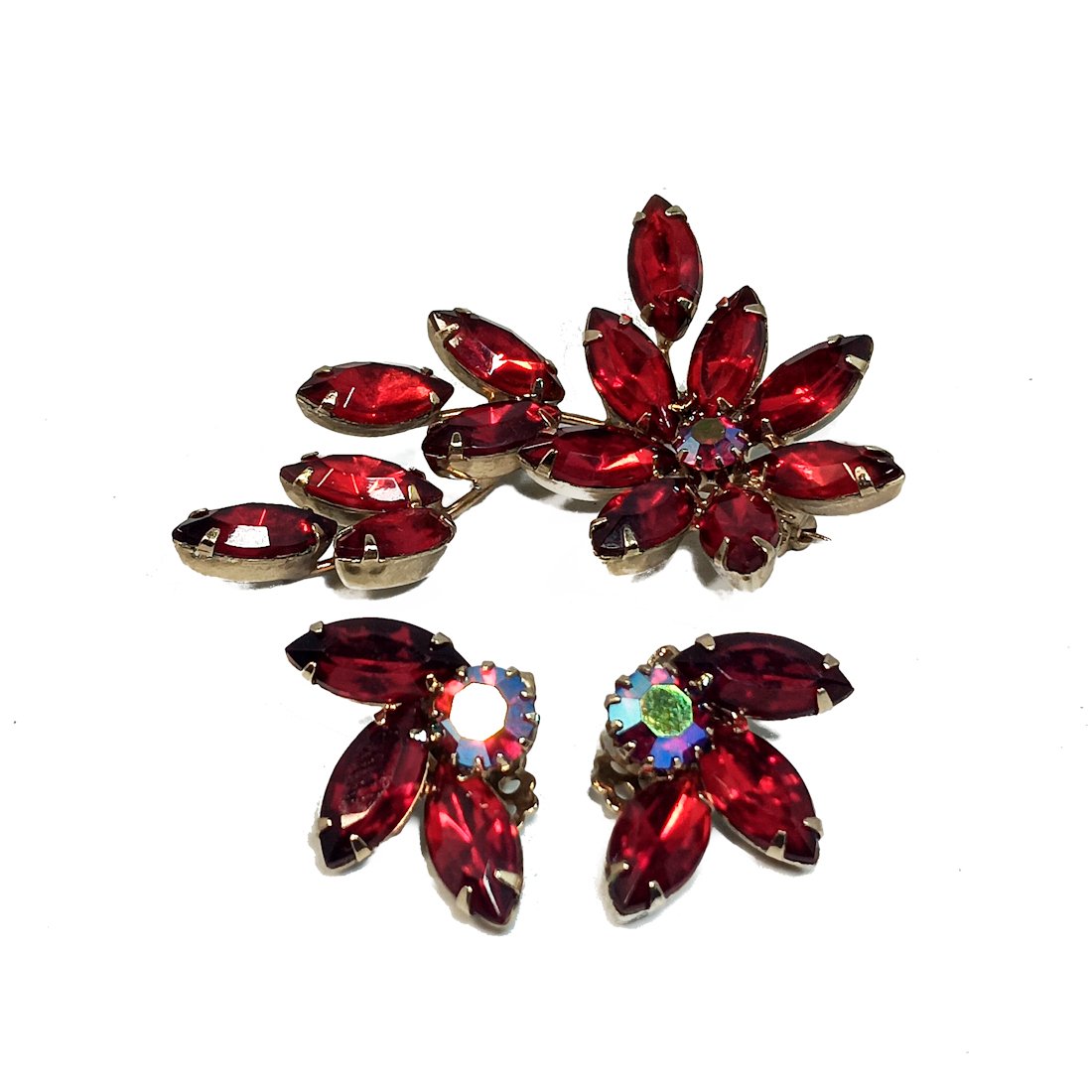 A VINTAGE MID CENTURY RHINESTONES RED FLOWER BROOCH  AND EARRINGS (1 of 3)