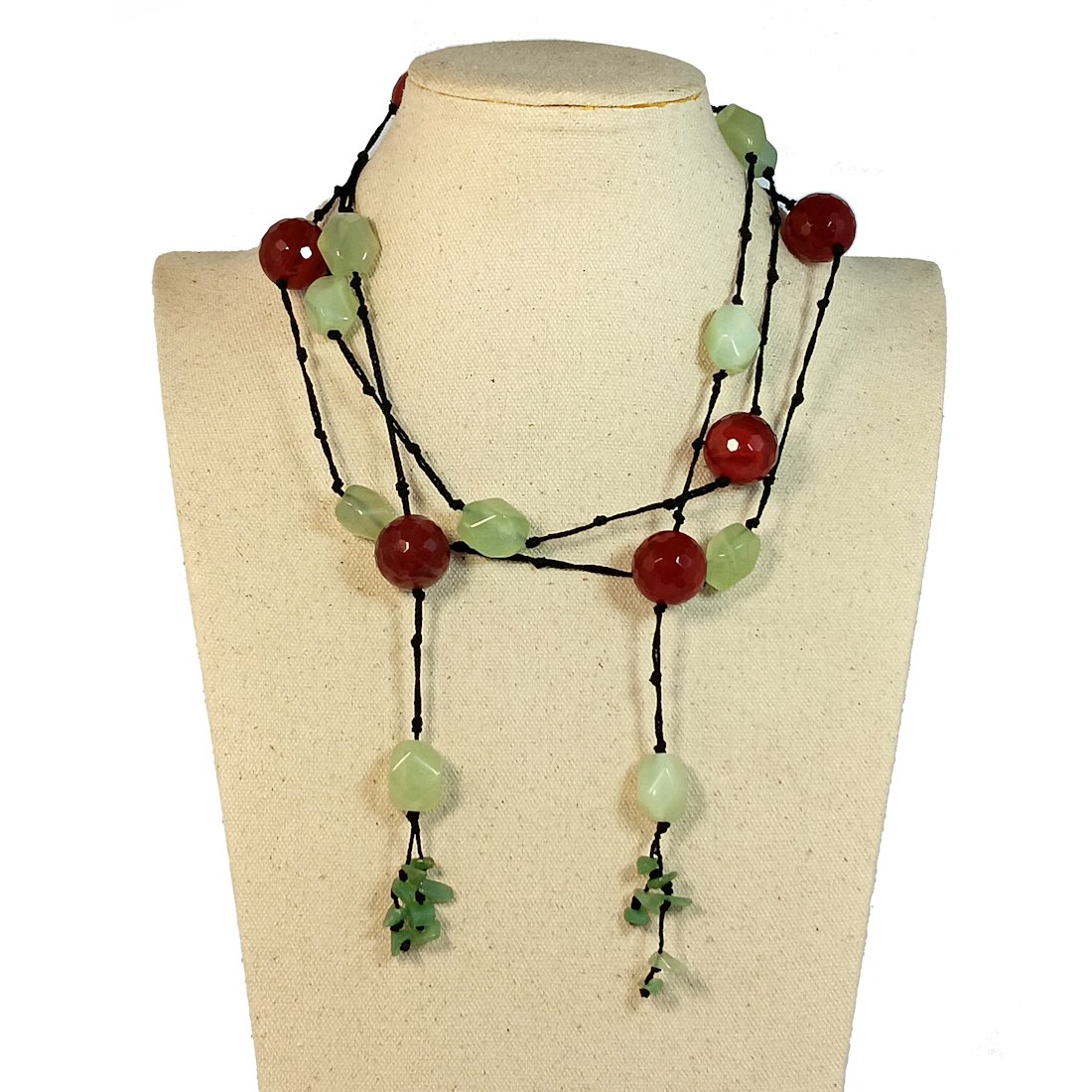 A BEAUTIFUL NATURAL VINTAGE NECKLACE CARNELIAN LARIAT 58" LONG 121 GRAMS: THE BEAUTIFUL NATURAL STONE NECKLACE FEATURES HUGE FACETED 18MM ROUND CARNELIAN BEADS, WITH JADE BEADS. THE NECKLACE IS 121 GRAMS. IT TIES AS A LARIAT. ALL STONES ARE TESTED WITH THE PRESIDIUM GEM TES
