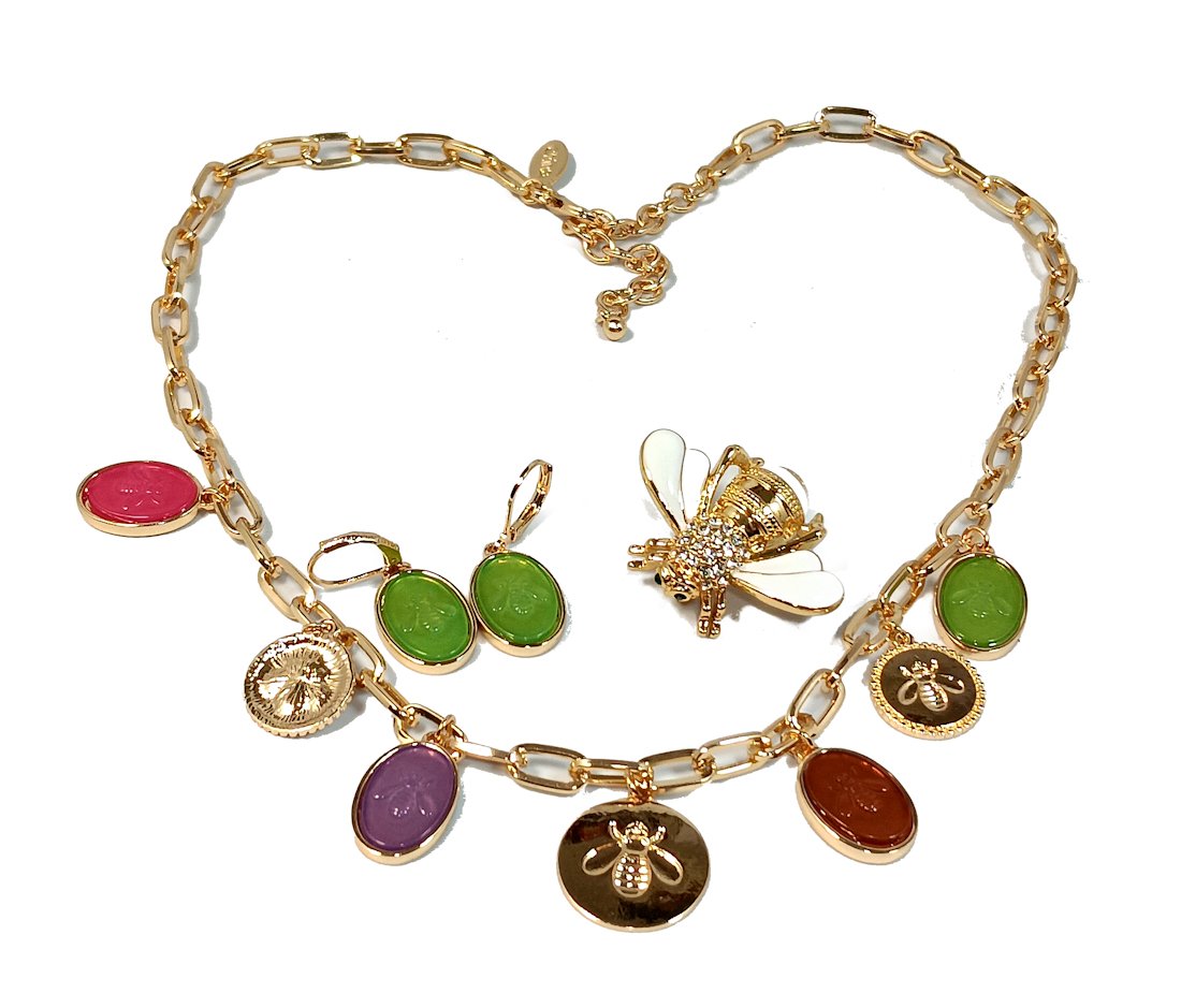 A BEAUTIFUL JOAN RIVERS LOT OF  NECKLACE, BROOCH AND EARRINGS (1 of 3)