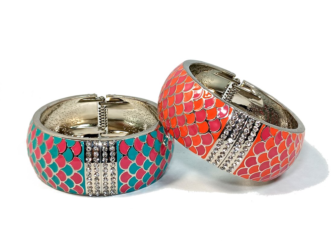 WONDERFUL LOT OF TWO LARGE ENAMELED HINGED CUFF BANGLES RHINESTONES (1 of 4)