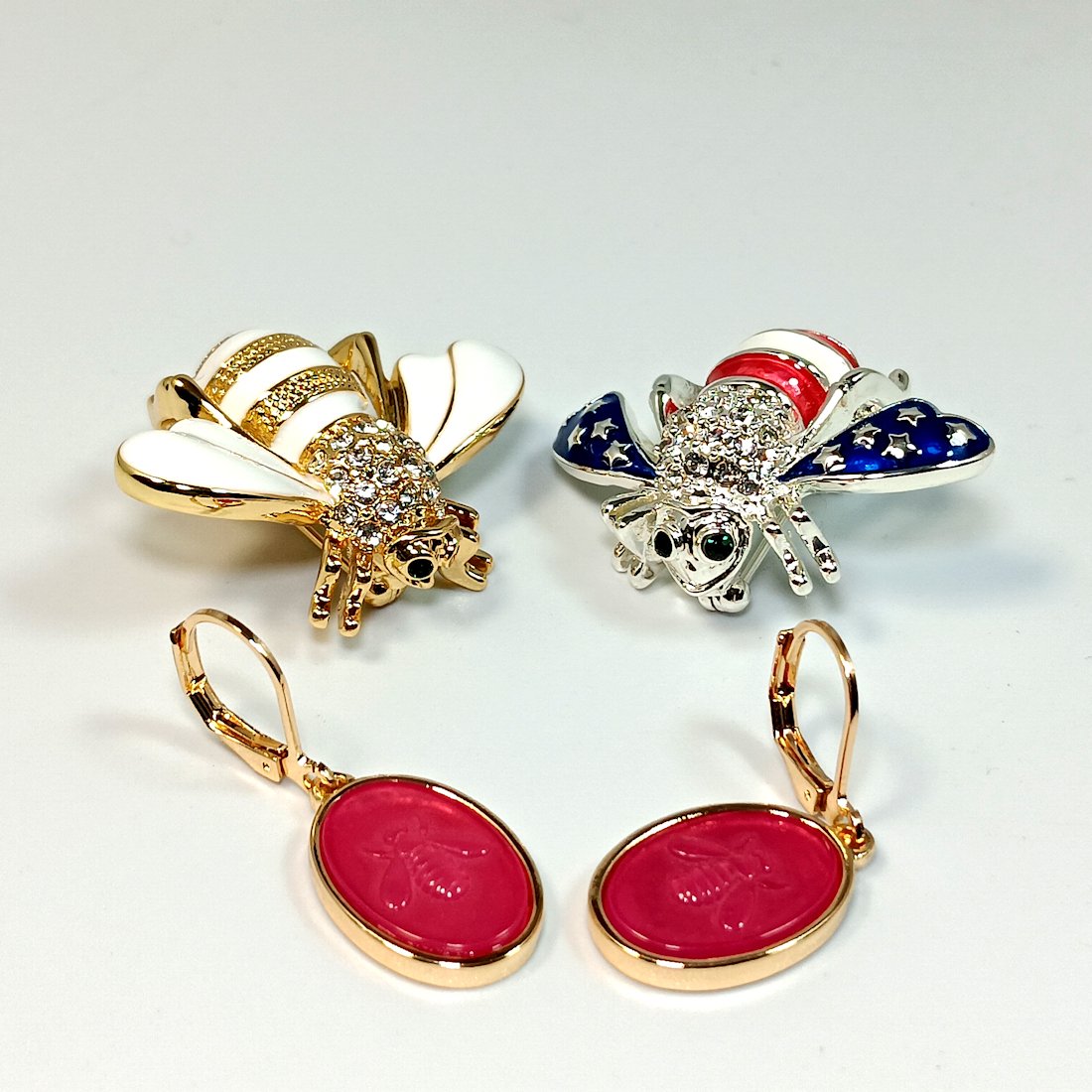 BEAUTIFUL  LOT OF TWO JOAN RIVERS BEE BROOCHES AND A PAIR OF BEE EARRINGS (1 of 4)